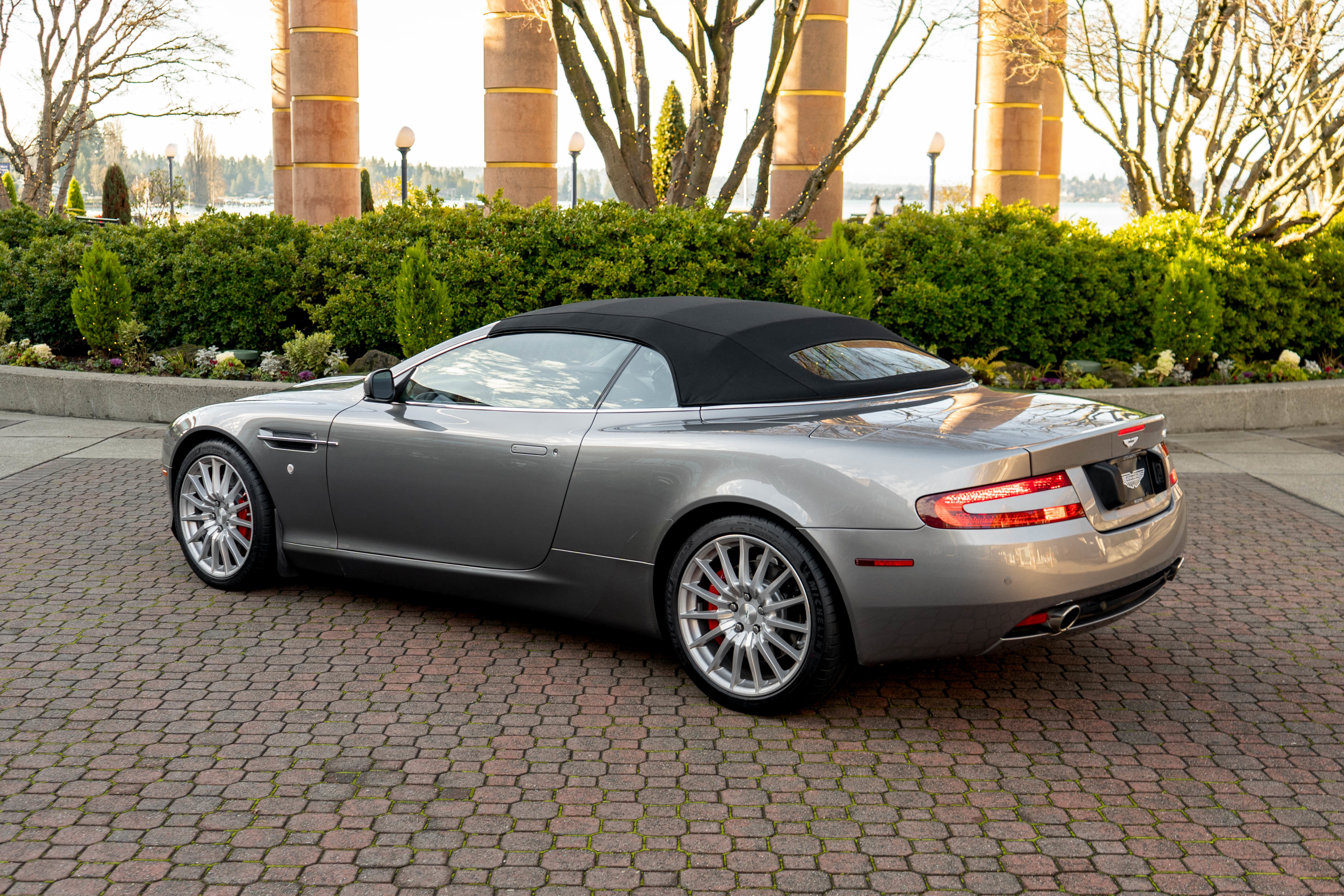 Used 2009 Aston Martin DB9 Volante image 2