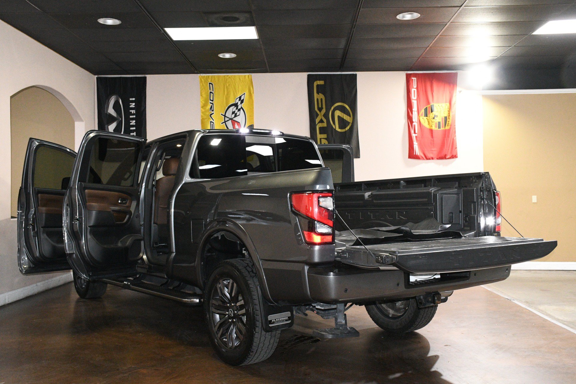 Used 2023 Nissan Titan Platinum Reserve w/ Moonroof Package AWD/4WD image 92