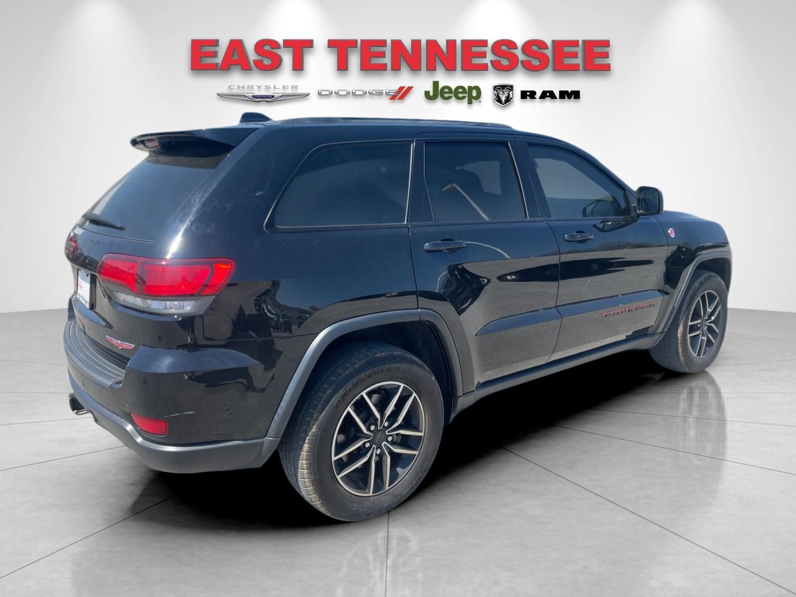 Used 2019 Jeep Grand Cherokee Trailhawk w/ Trailhawk Luxury Group image 3