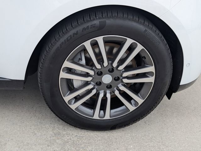 Used 2025 Land Rover Range Rover Long Wheelbase SE image 16