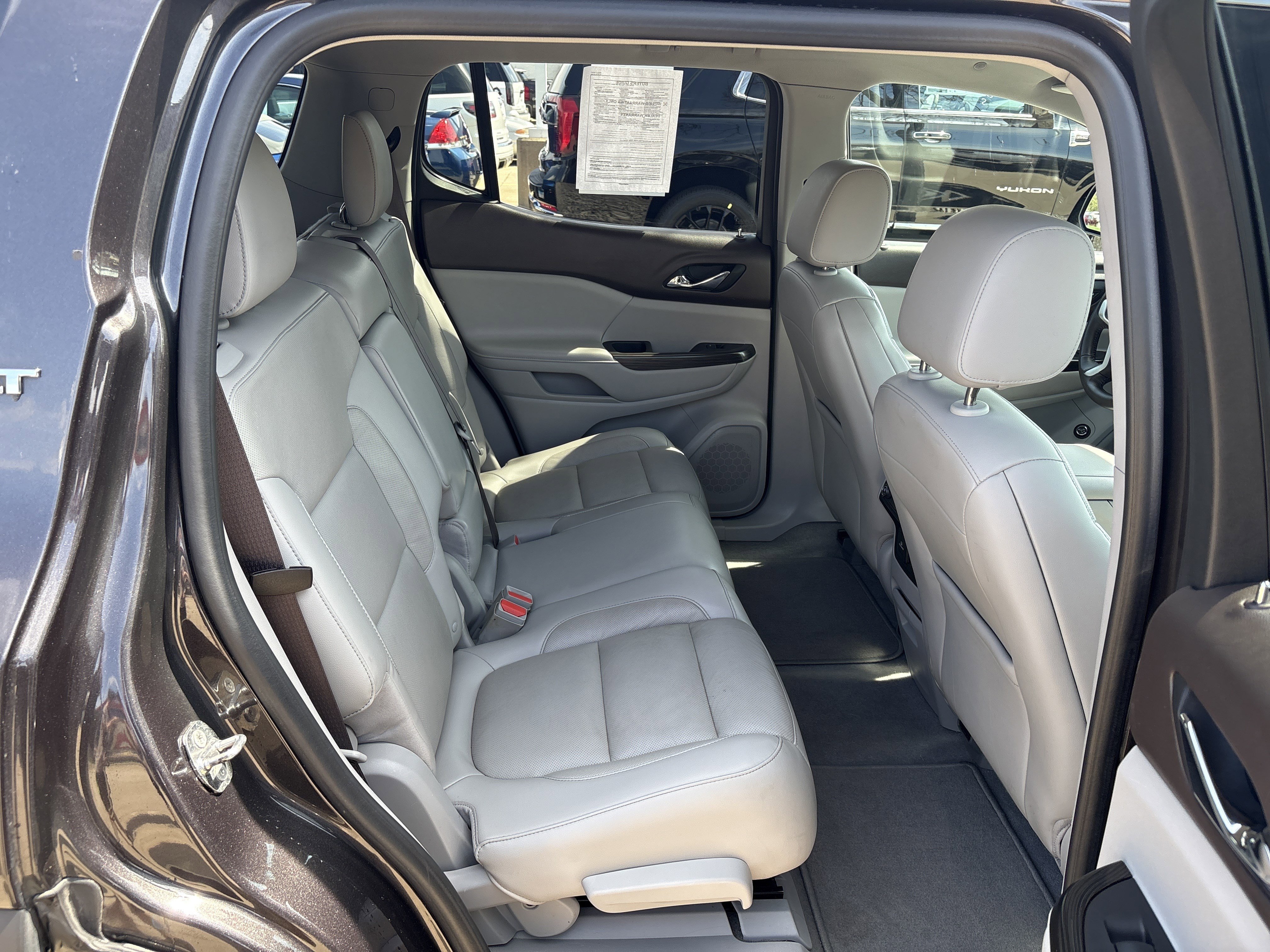 Used 2018 GMC Acadia SLT image 16