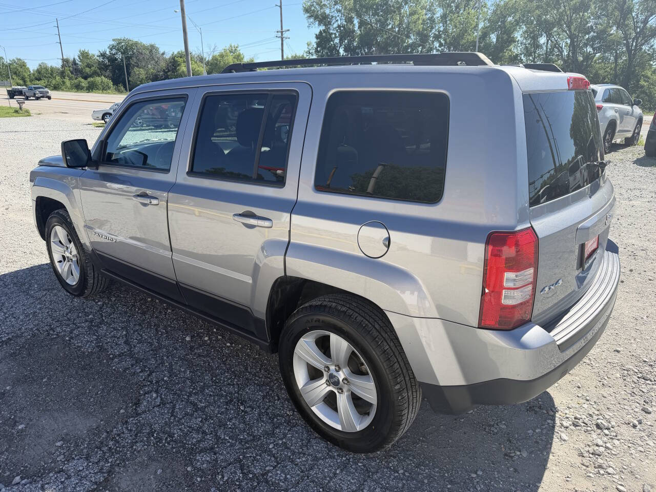 Used 2016 Jeep Patriot Latitude AWD/4WD image 5