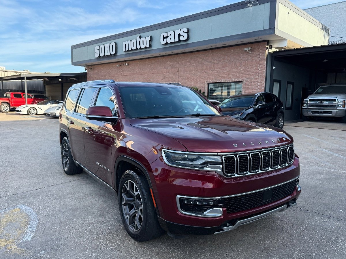 Used 2022 Jeep Wagoneer Series III w/ Premium Group I AWD/4WD image 2
