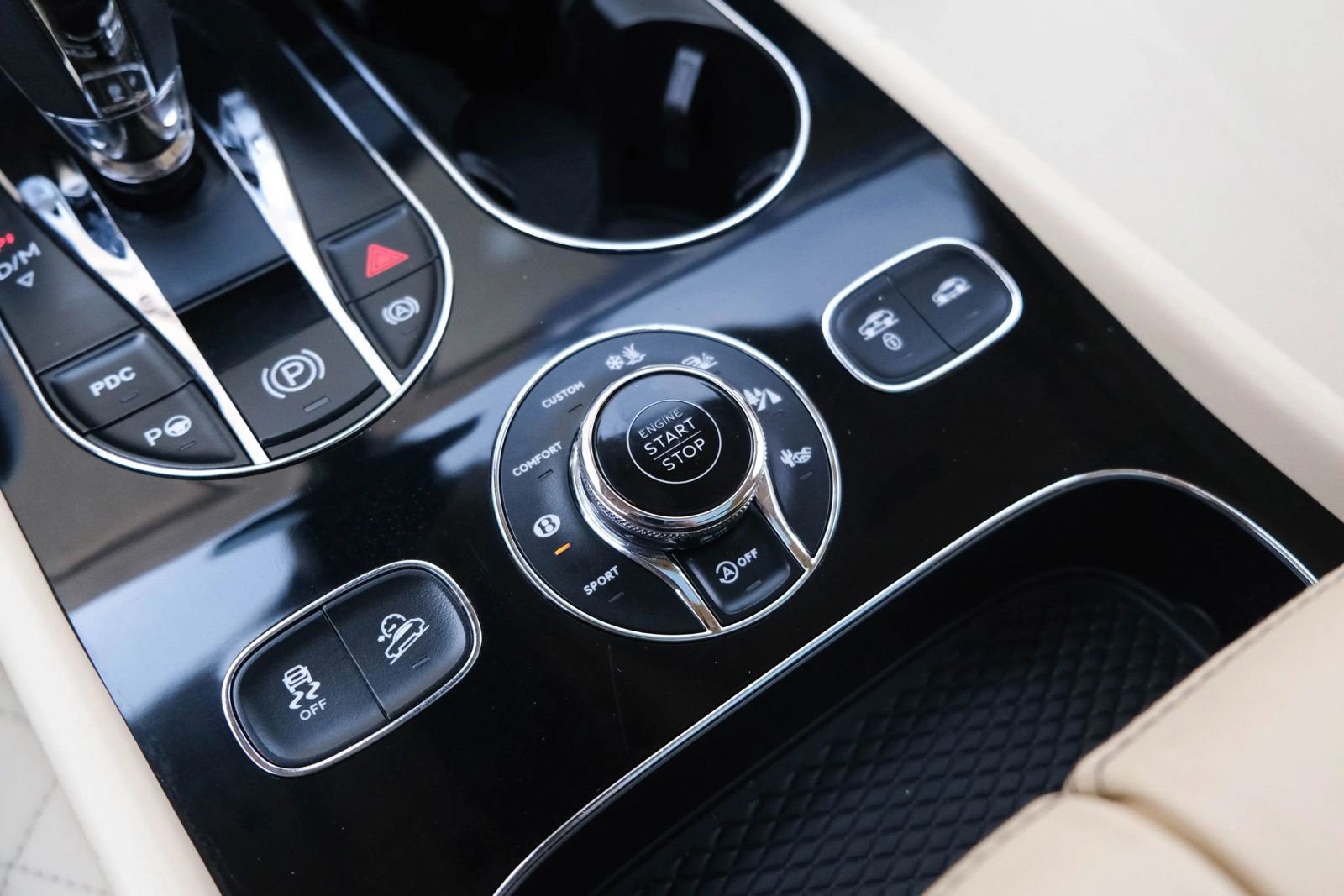 Used 2018 Bentley Bentayga image 35