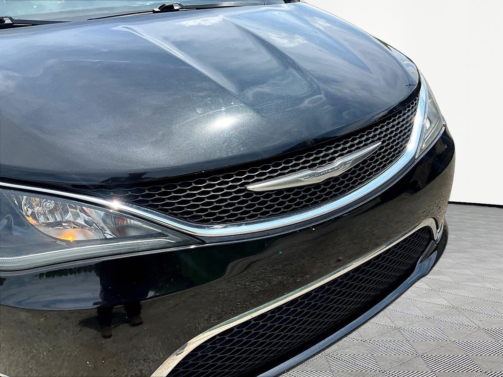 Used 2017 Chrysler Pacifica Touring-L FWD image 33
