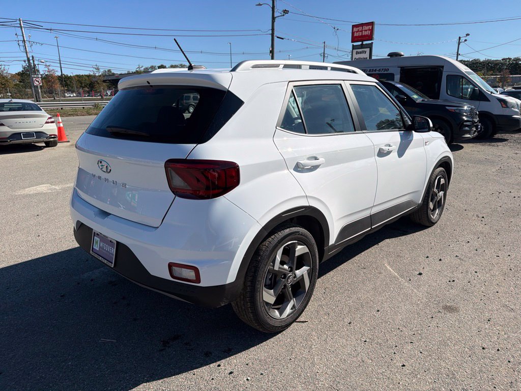 Used 2026 Hyundai Venue SEL FWD image 6