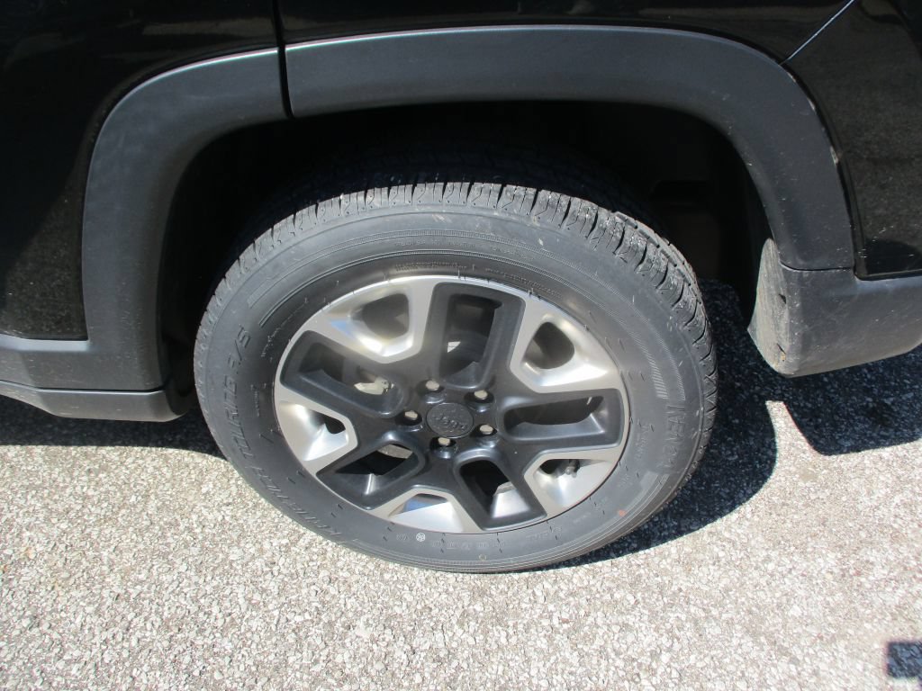 Used 2018 Jeep Compass Trailhawk w/ Leather Interior Group AWD/4WD image 9