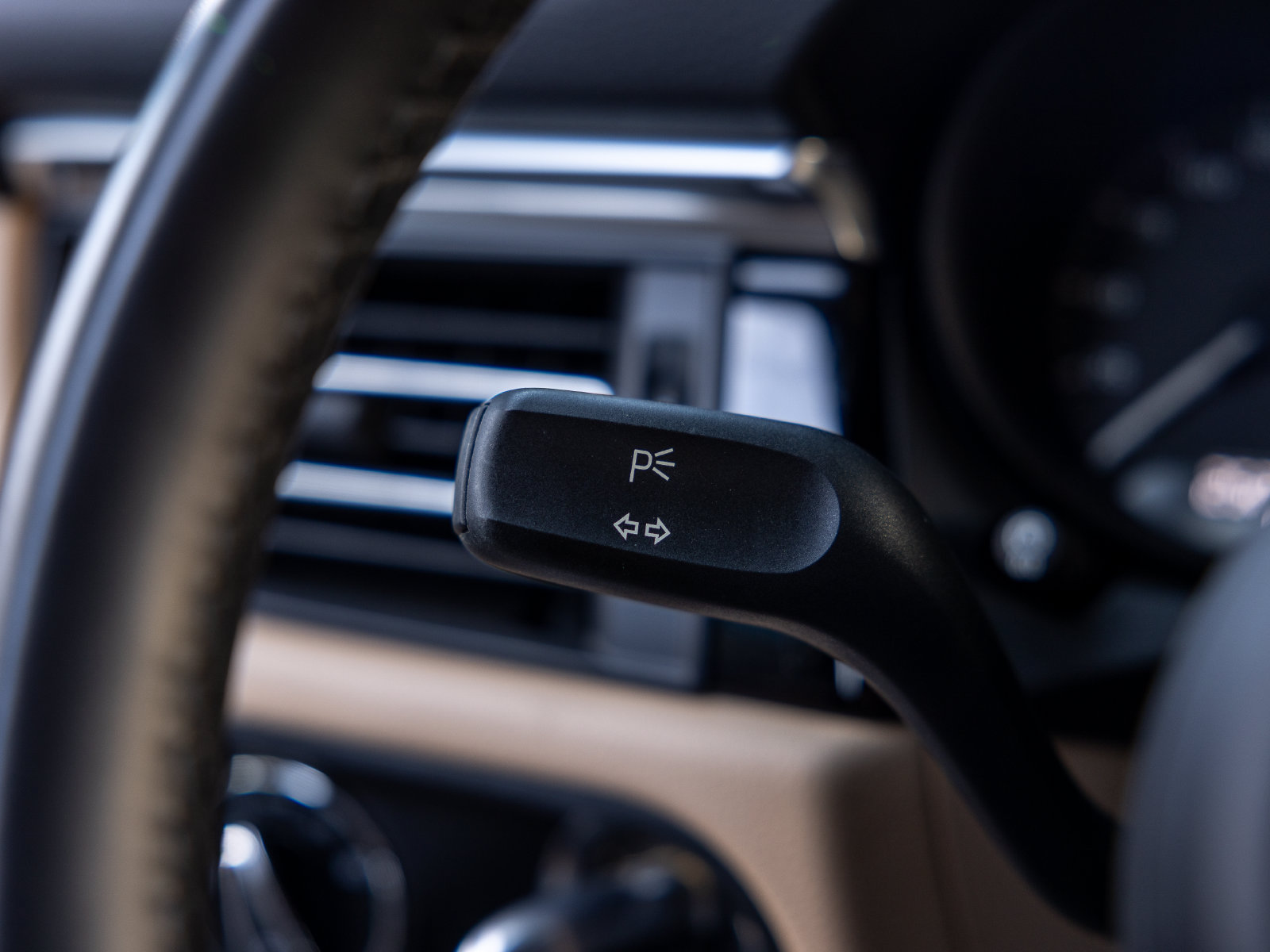 Certified 2023 Porsche Macan AWD/4WD image 46