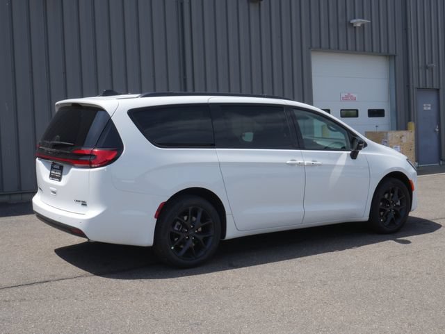 New 2027 Chrysler Pacifica Limited w/ S Appearance Package AWD/4WD image 13