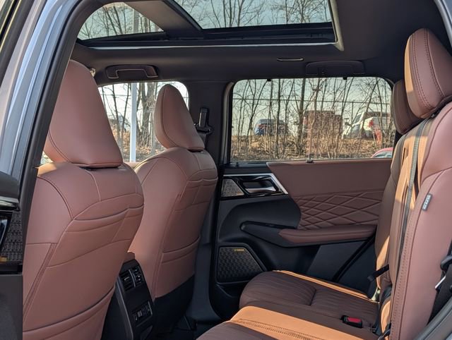 New 2026 Mitsubishi Outlander SEL image 6