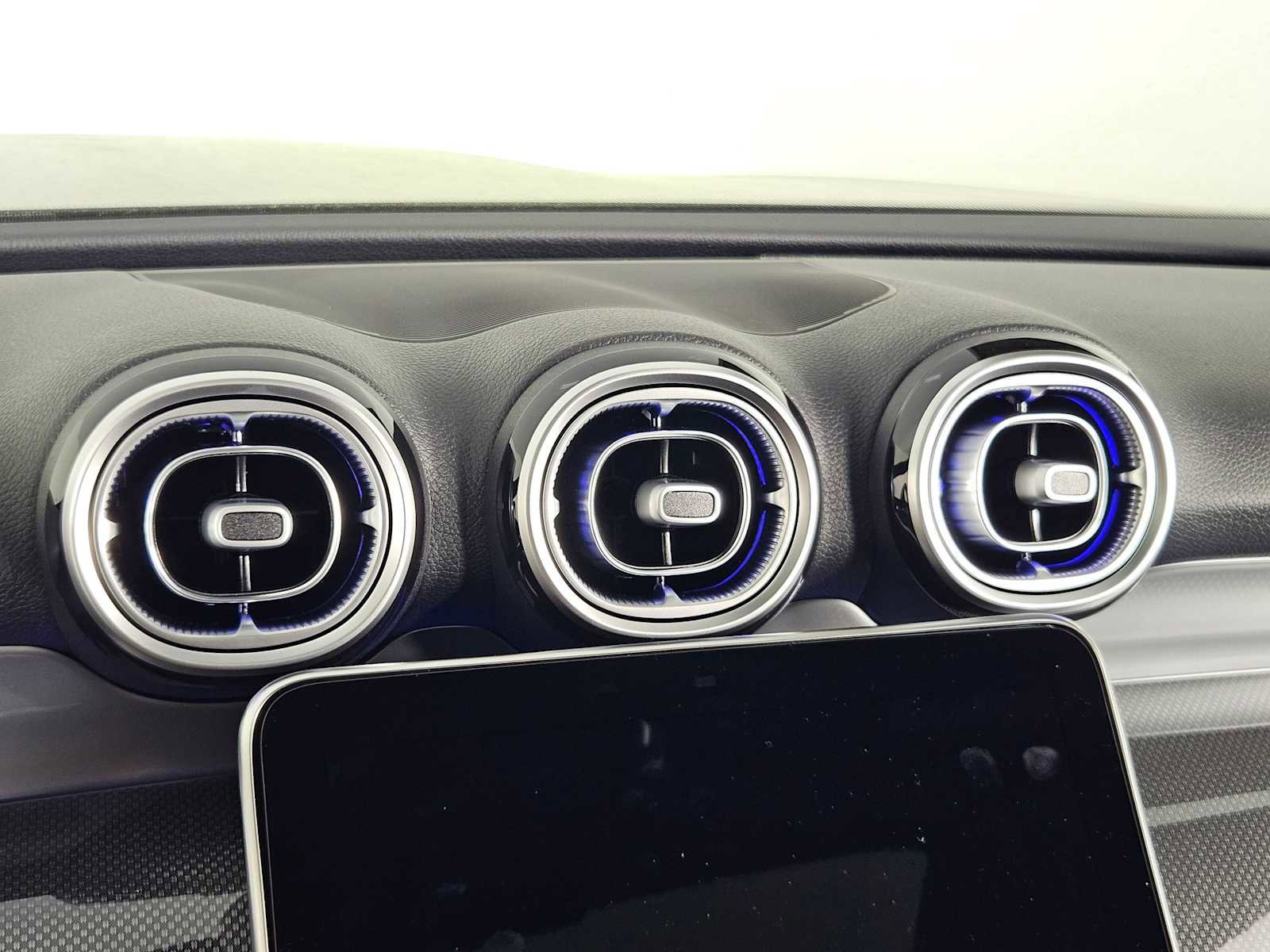 New 2025 Mercedes-Benz GLC 300 4MATIC image 35