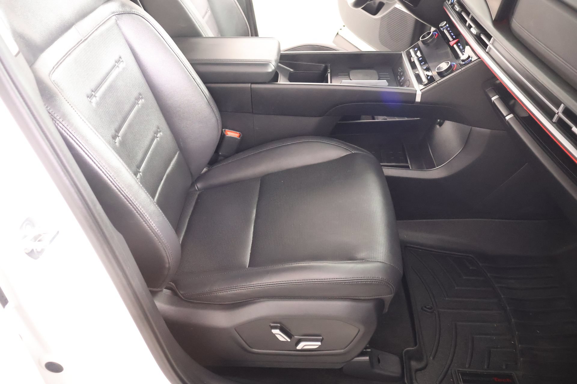 Used 2024 Hyundai Santa Fe Limited AWD/4WD image 13