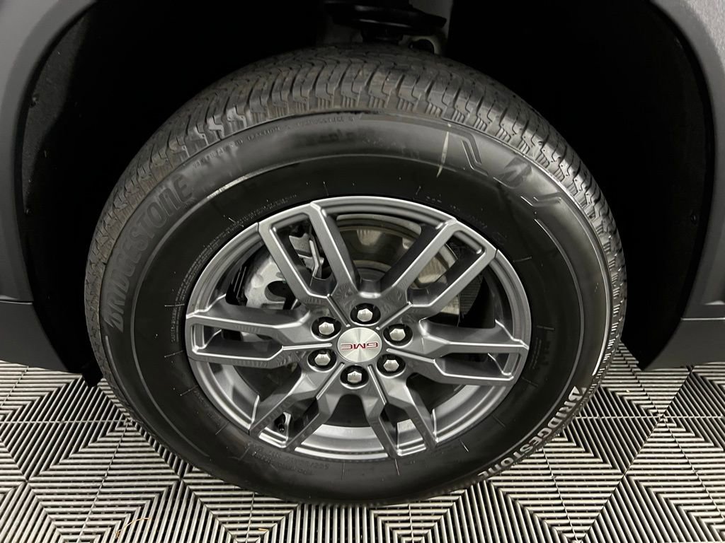 Used 2025 GMC Acadia Elevation image 11