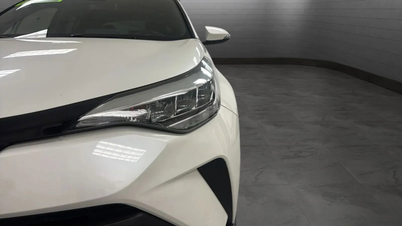 Used 2021 Toyota C-HR XLE FWD image 31