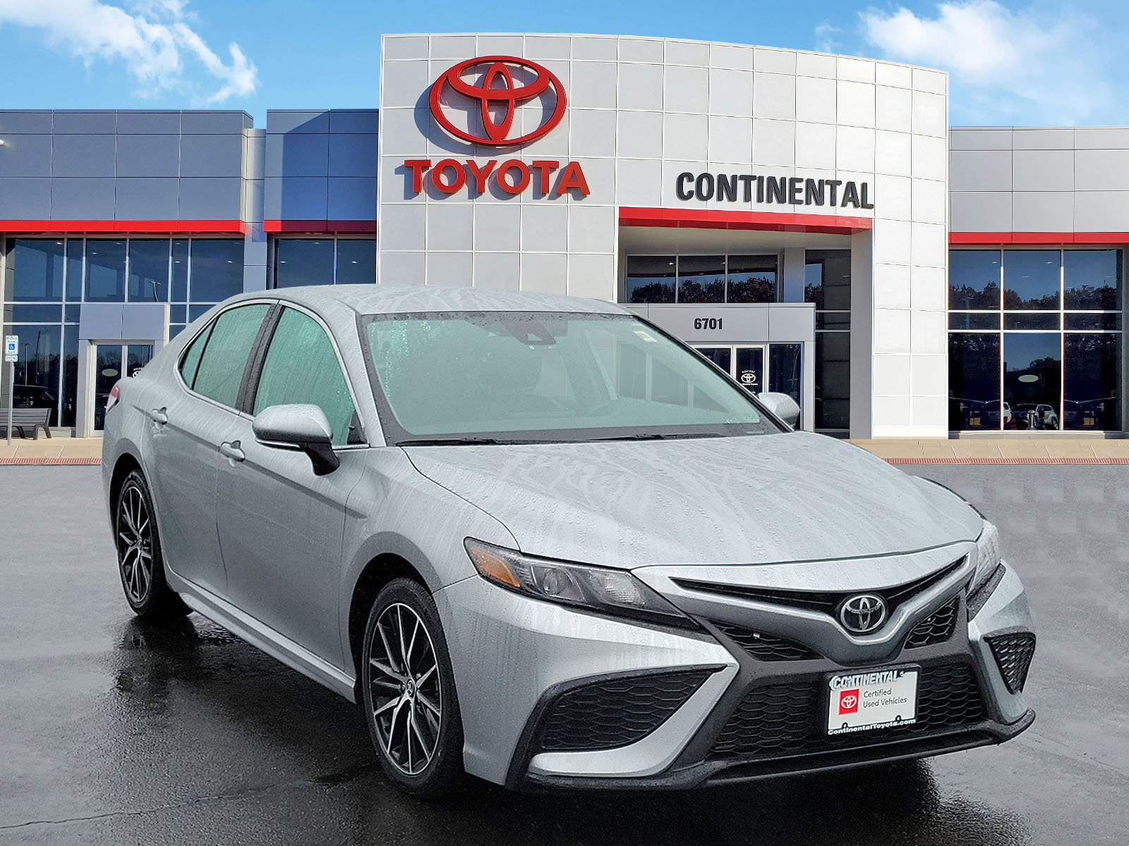 Certified 2024 Toyota Camry SE image 2