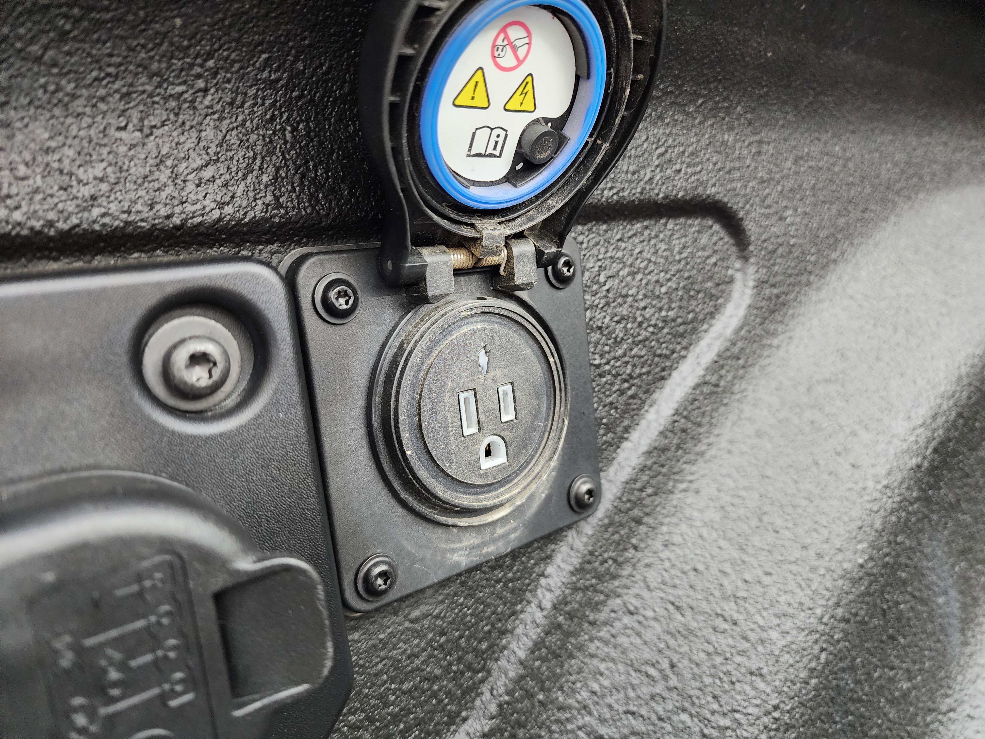 Used 2024 RAM 2500 Laramie w/ Sport Appearance Package image 32