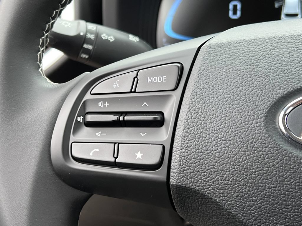 New 2025 Hyundai Venue Limited FWD image 21