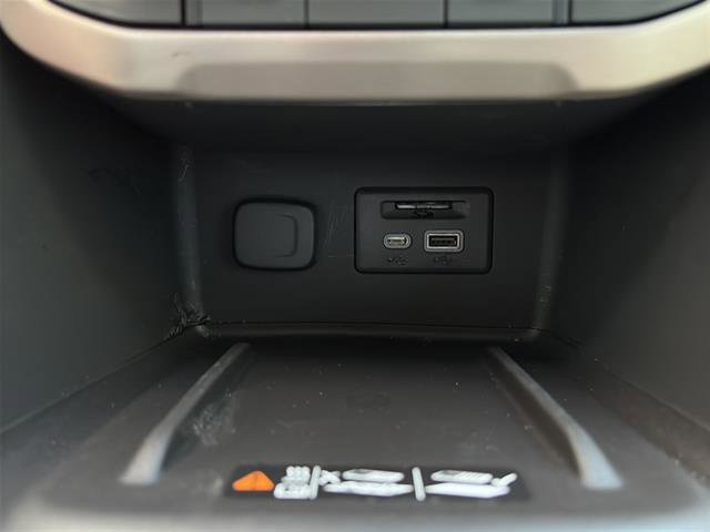 Used 2022 GMC Acadia Denali image 29