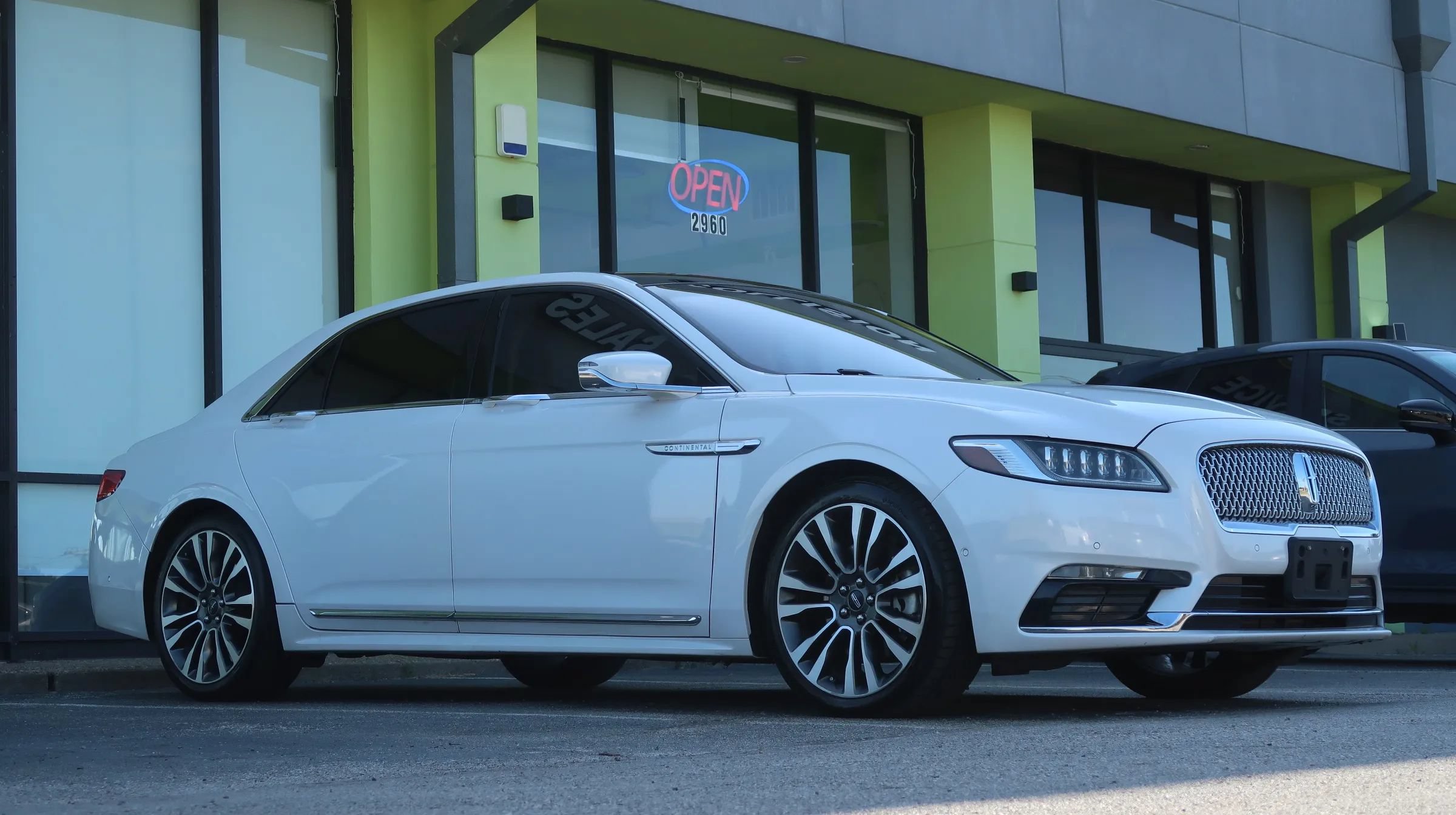 Used 2018 Lincoln Continental Reserve w/ Rear-seat Package FWD image 5