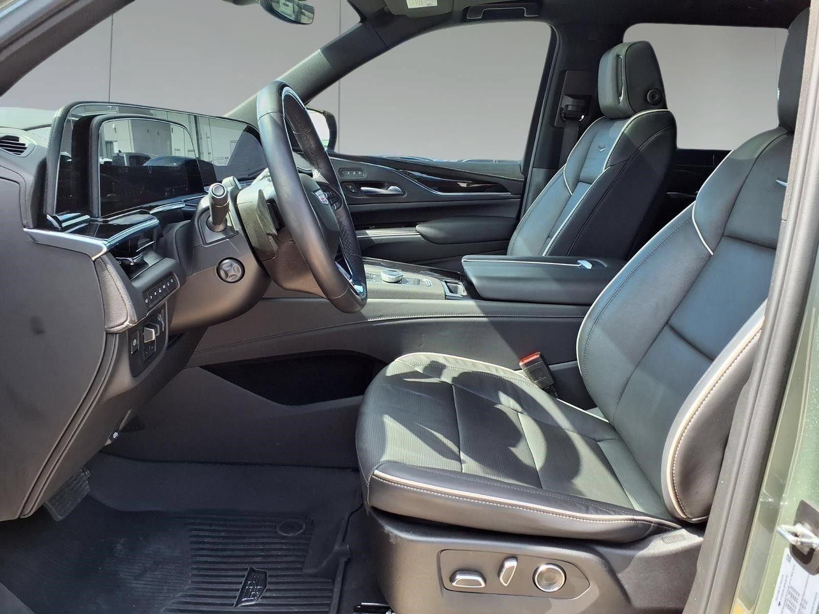 Used 2024 Cadillac Escalade Sport w/ LPO, ONYX Package AWD/4WD image 9