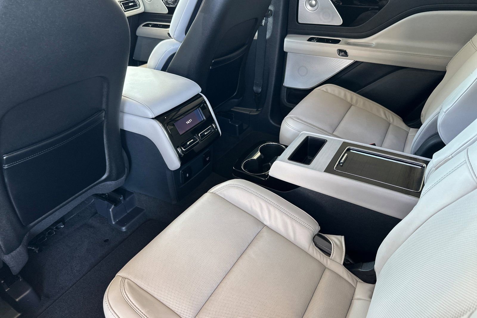 New 2025 Lincoln Aviator Reserve w/ Equipment Group 201A image 11