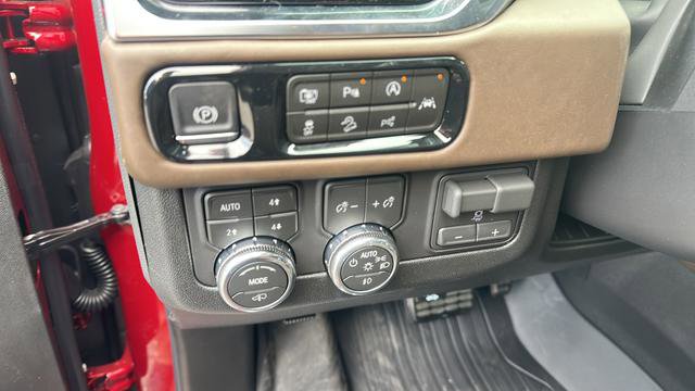 New 2026 GMC Yukon XL Denali Ultimate w/ LPO, Illumination Package image 21