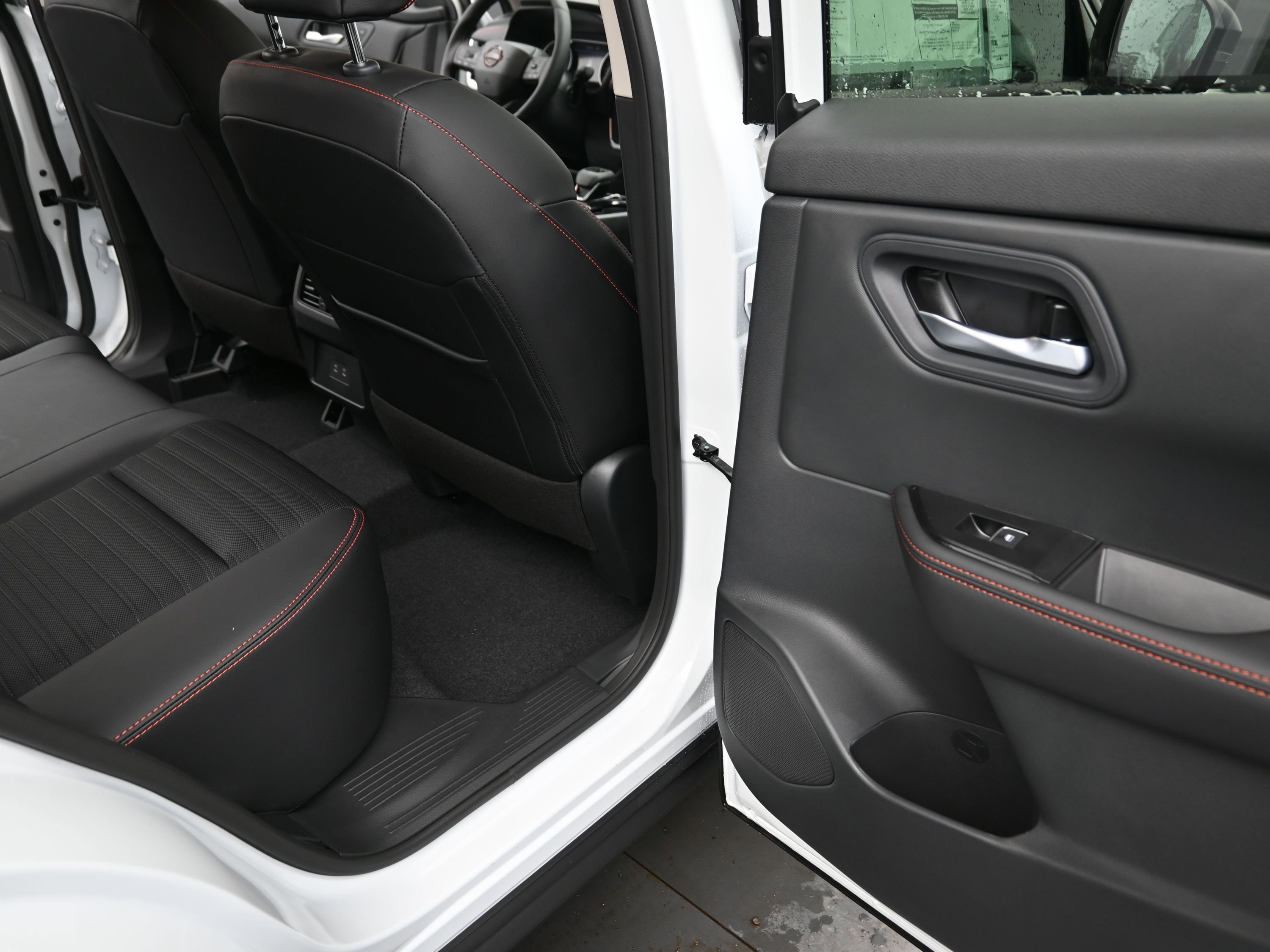 New 2026 Nissan Rogue SV w/ Rock Creek Premium Package AWD/4WD image 19