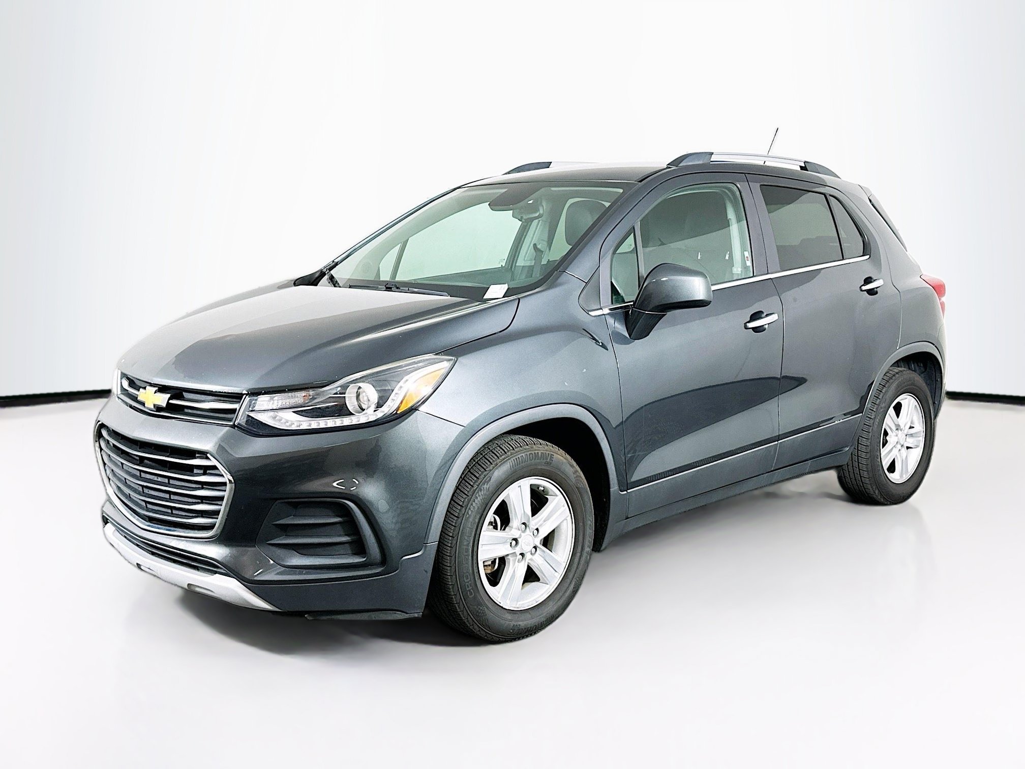Used 2017 Chevrolet Trax LT w/ LT Convenience Package FWD image 3