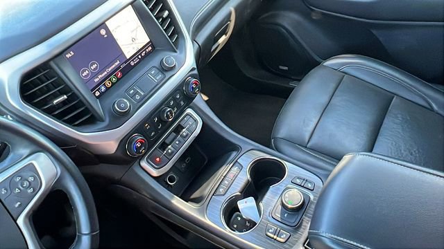 Used 2023 GMC Acadia SLT image 30