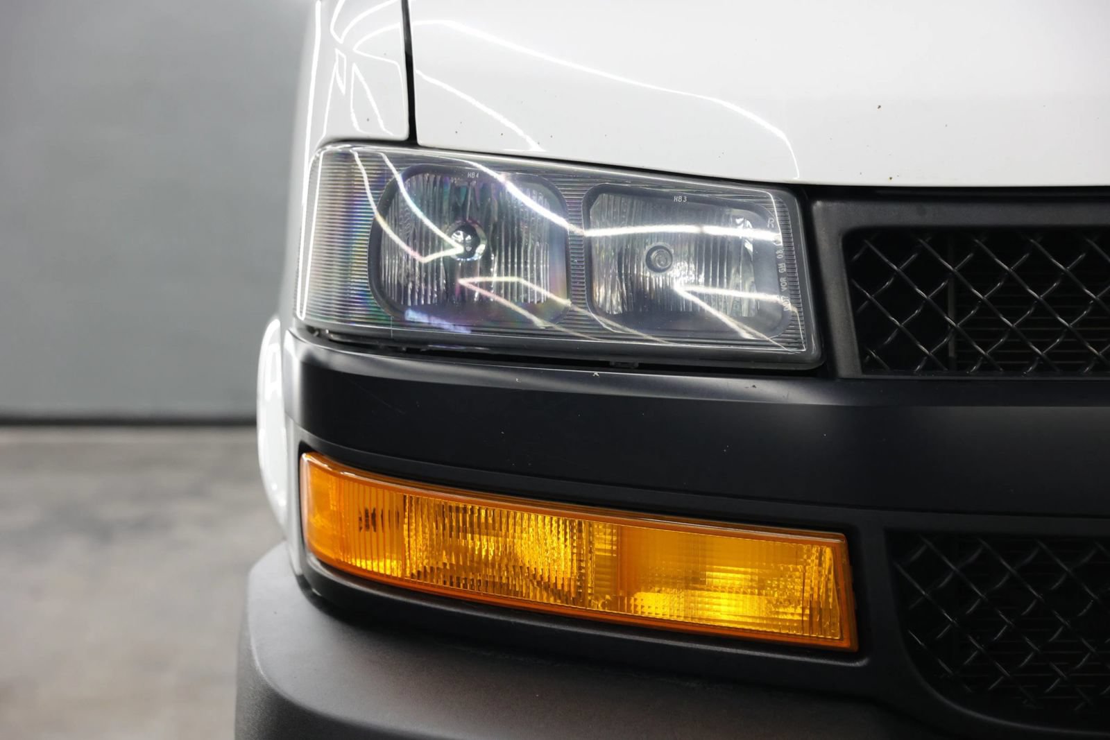 Used 2020 Chevrolet Express 2500 w/ Communications Package RWD image 5