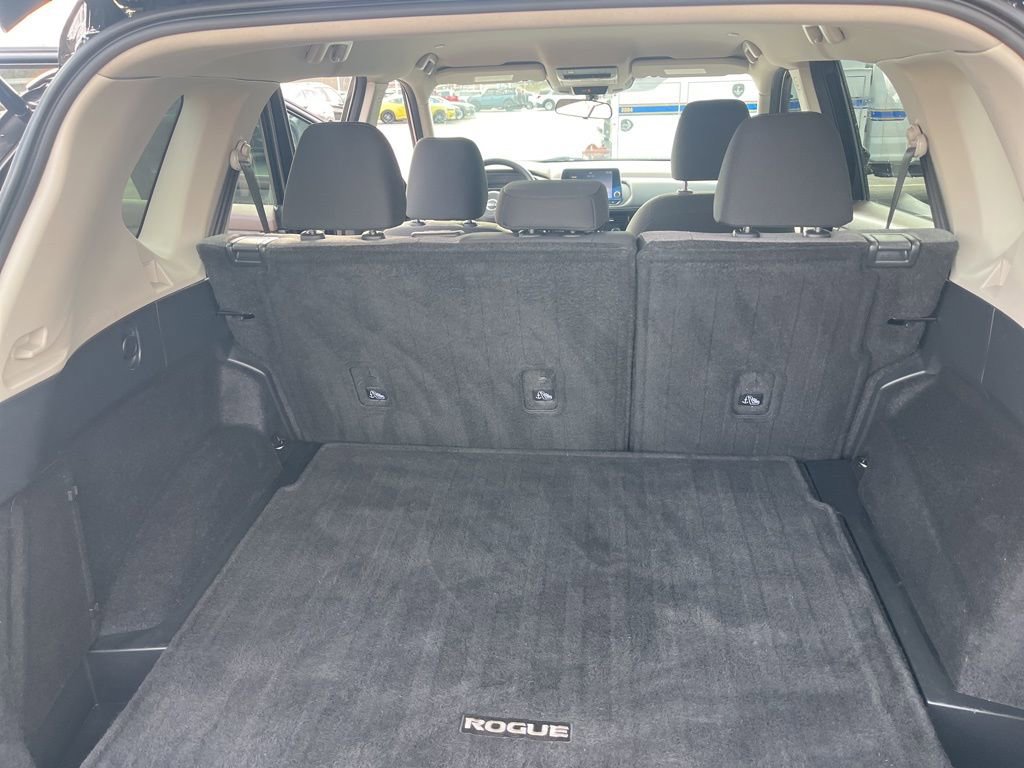 Used 2022 Nissan Rogue SV image 12