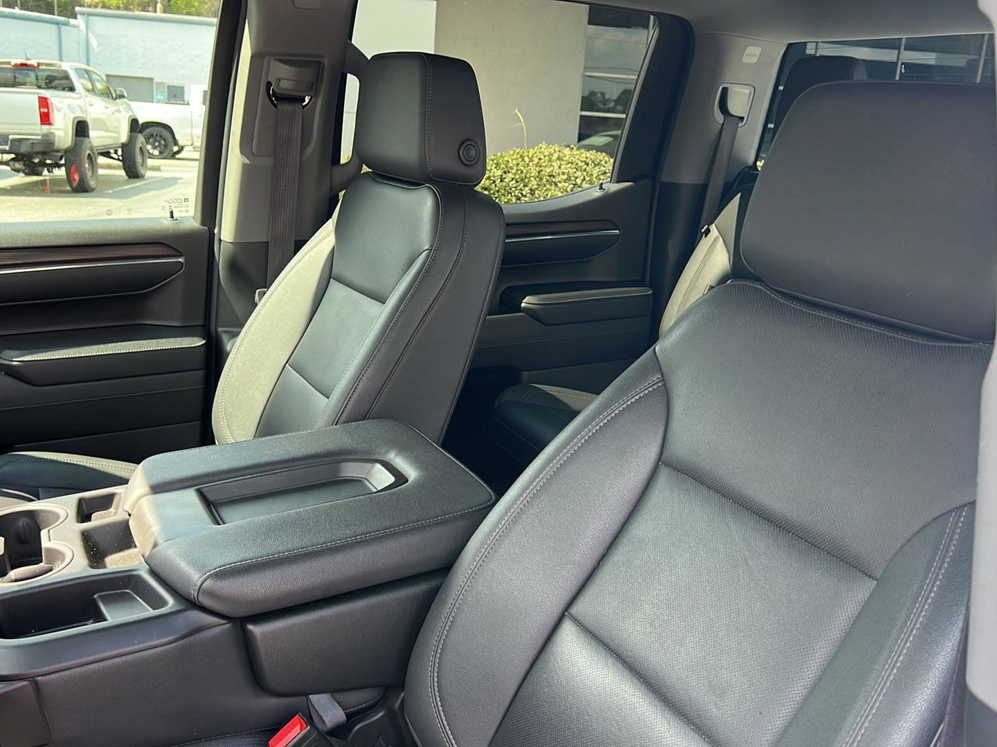 Used 2024 GMC Sierra 1500 SLT image 31