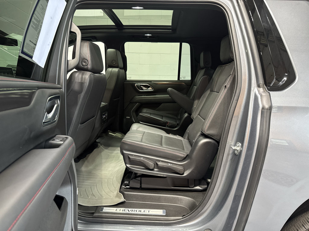 Used 2022 Chevrolet Suburban RST w/ Luxury Package AWD/4WD image 10