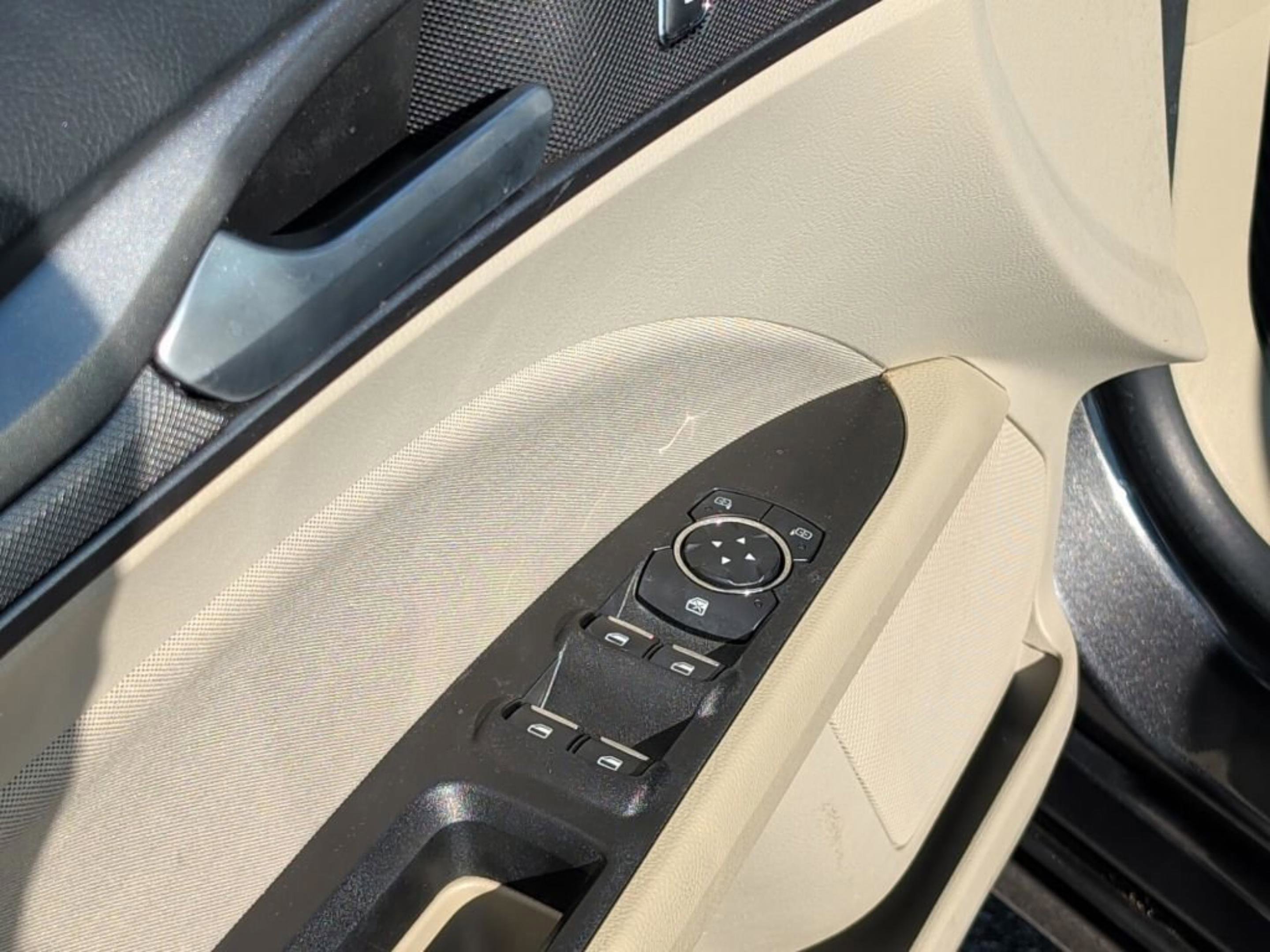 Used 2020 Ford Fusion SE image 16