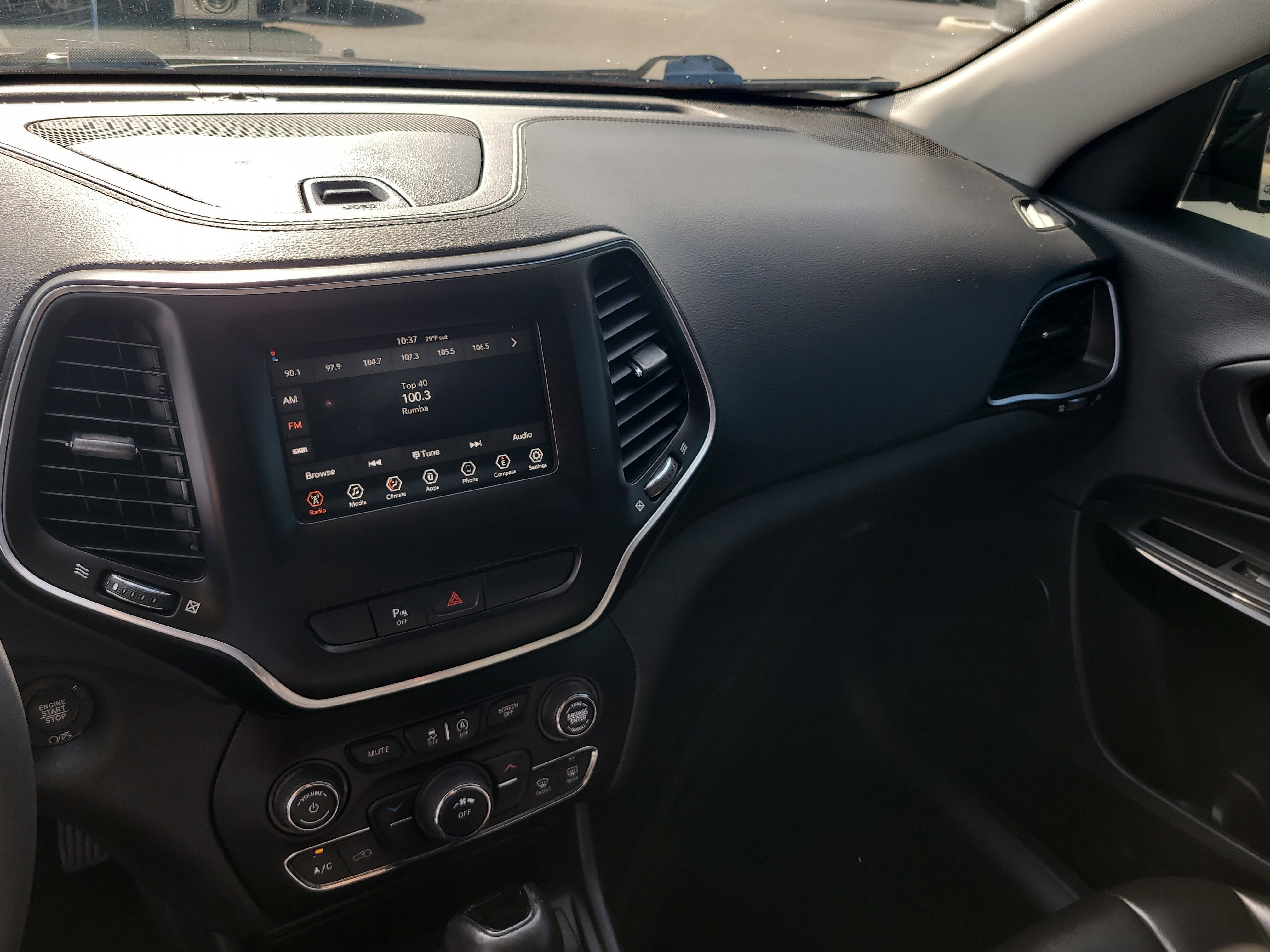 Used 2020 Jeep Cherokee Latitude Plus image 20