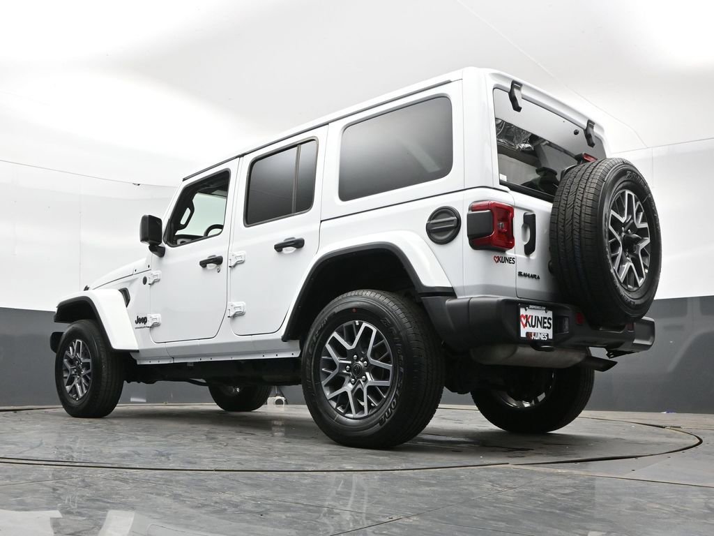 Used 2025 Jeep Wrangler Unlimited Sahara AWD/4WD image 46