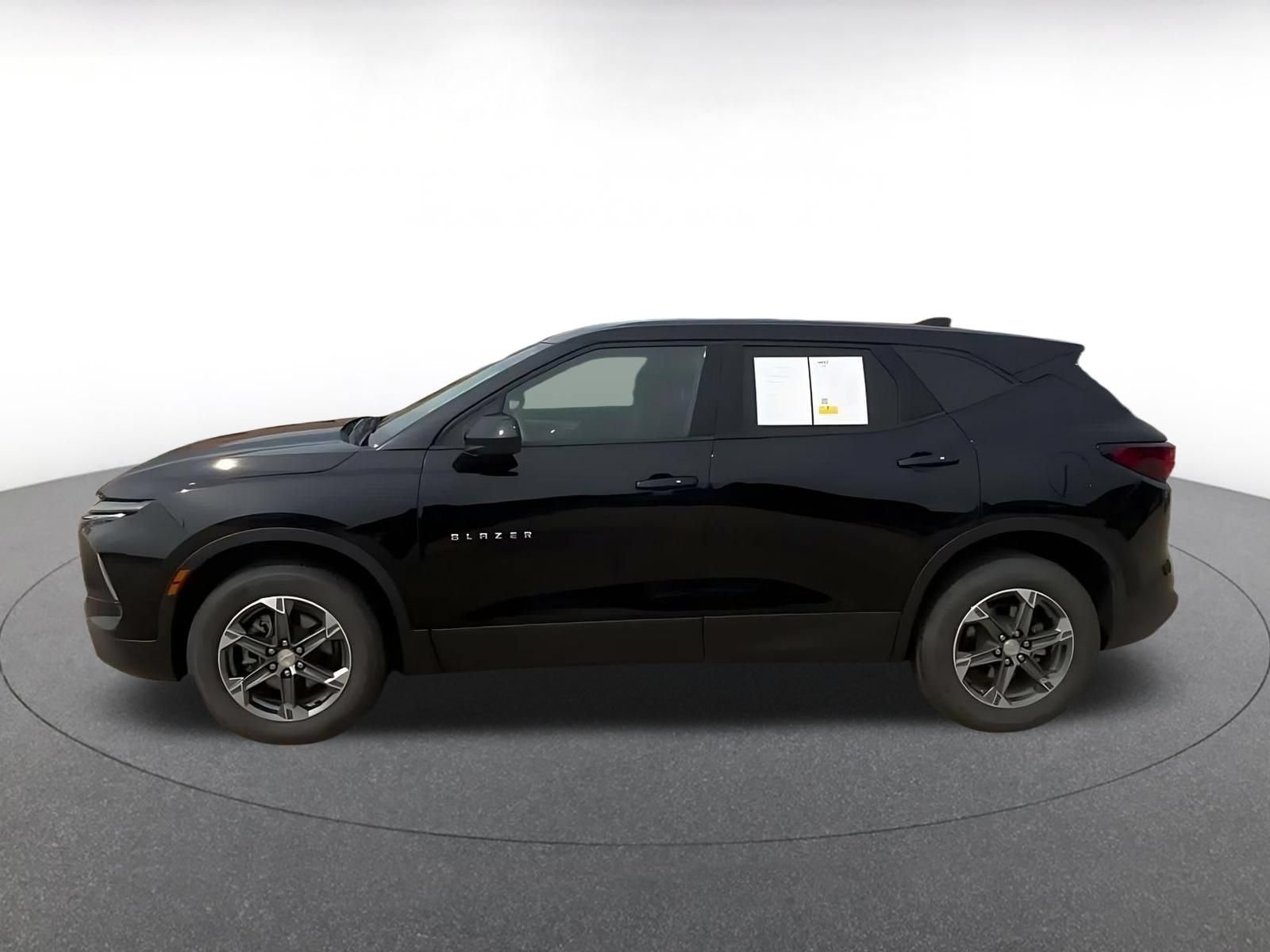 Used 2025 Chevrolet Blazer LT FWD image 8