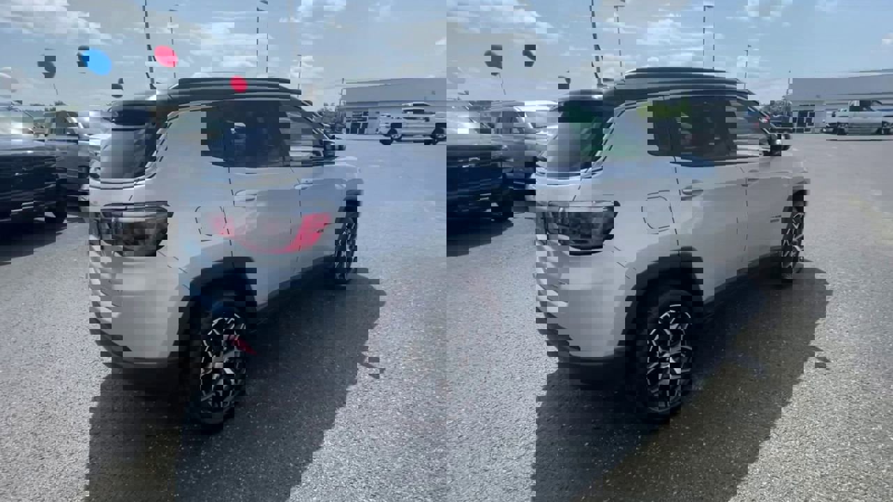 Used 2024 Jeep Compass Limited image 9