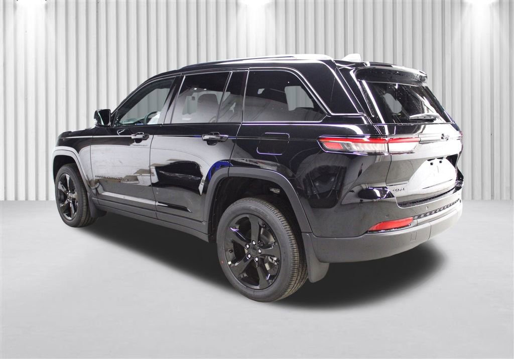New 2025 Jeep Grand Cherokee Laredo image 5