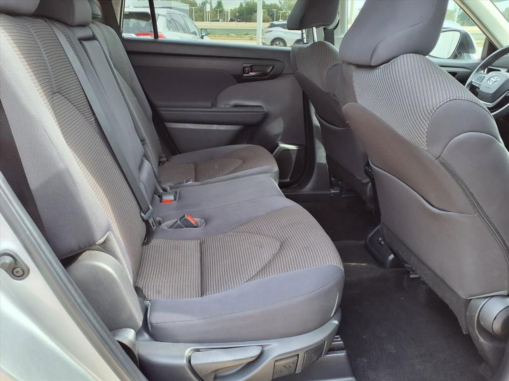 Certified 2023 Toyota Highlander L image 12