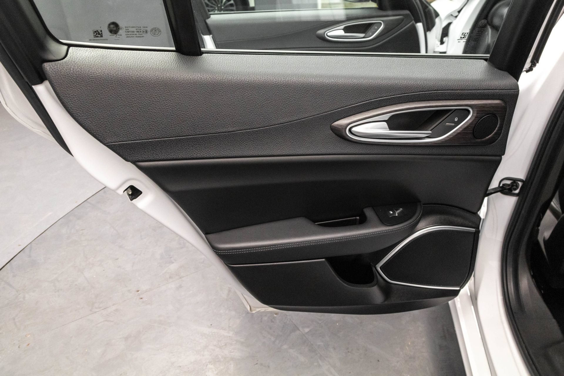 Used 2022 Alfa Romeo Giulia Ti AWD/4WD image 32
