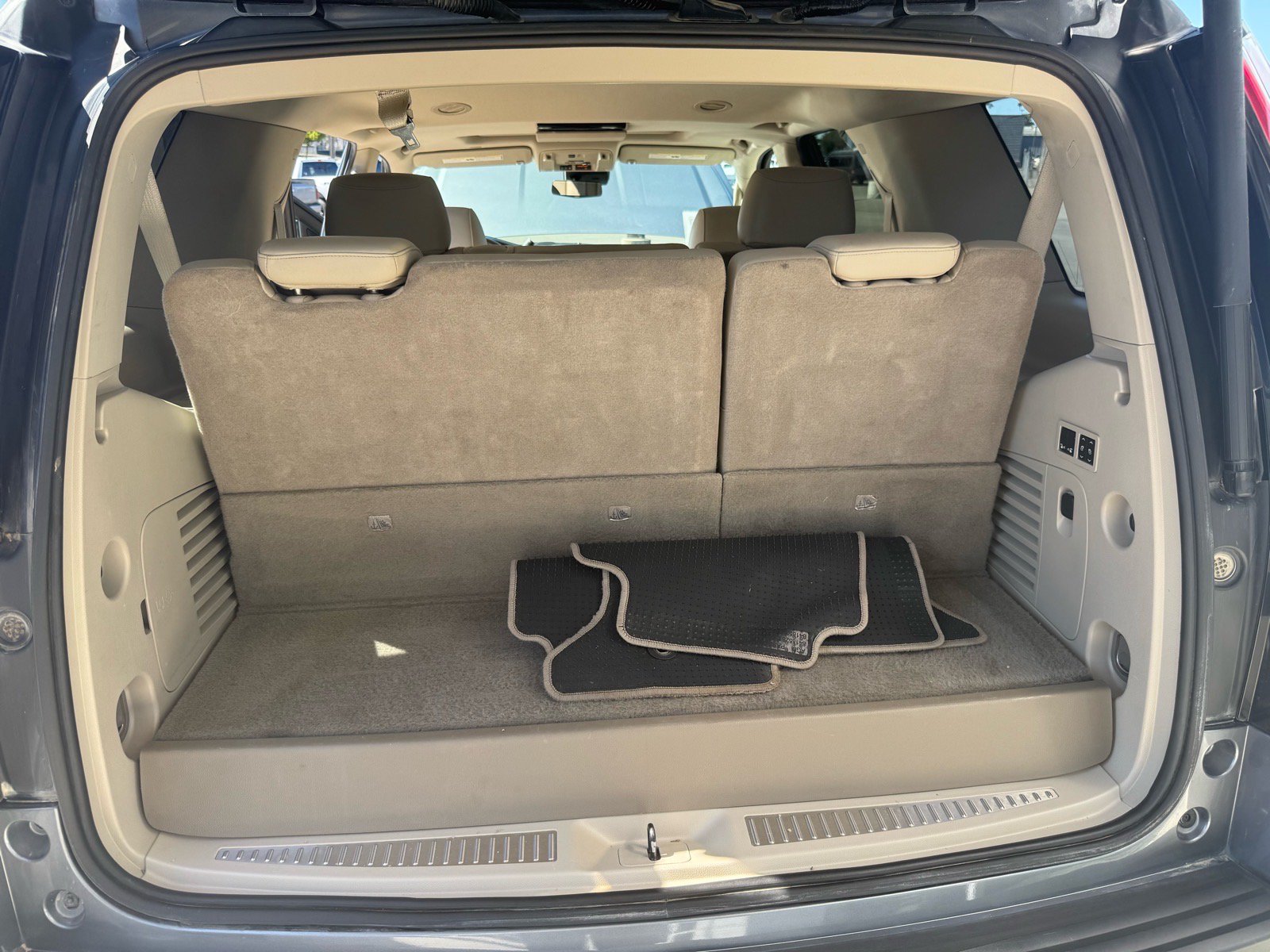 Used 2019 Cadillac Escalade Premium Luxury AWD/4WD image 16