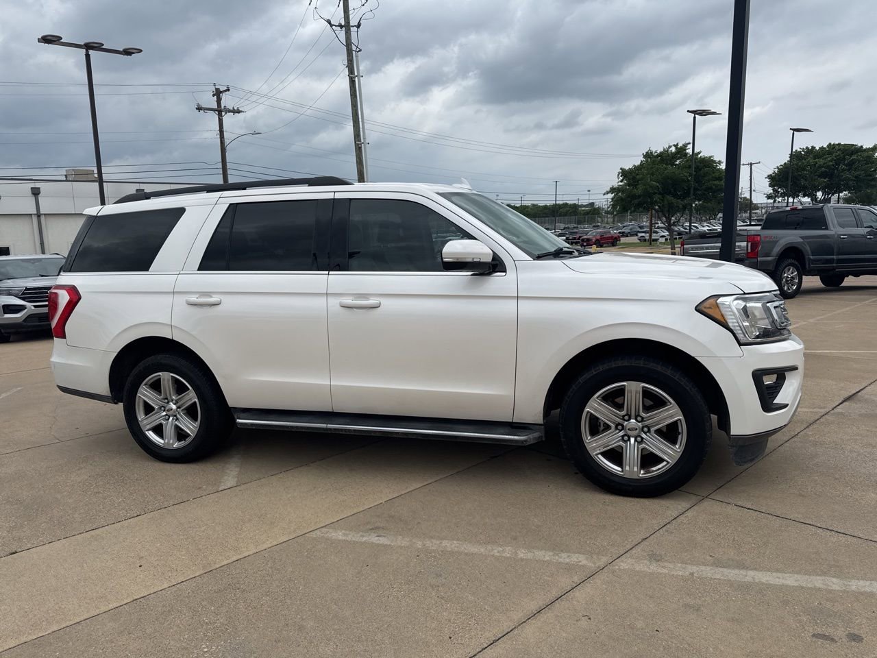 Certified 2018 Ford Expedition XLT w/ Equipment Group 202A image 4