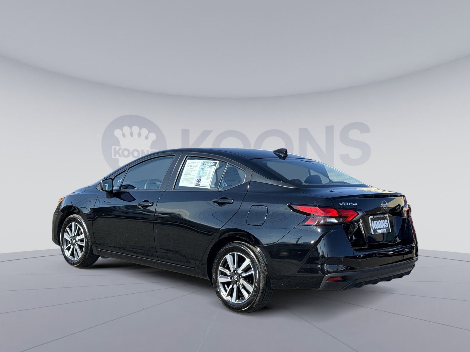 Used 2025 Nissan Versa SV image 4