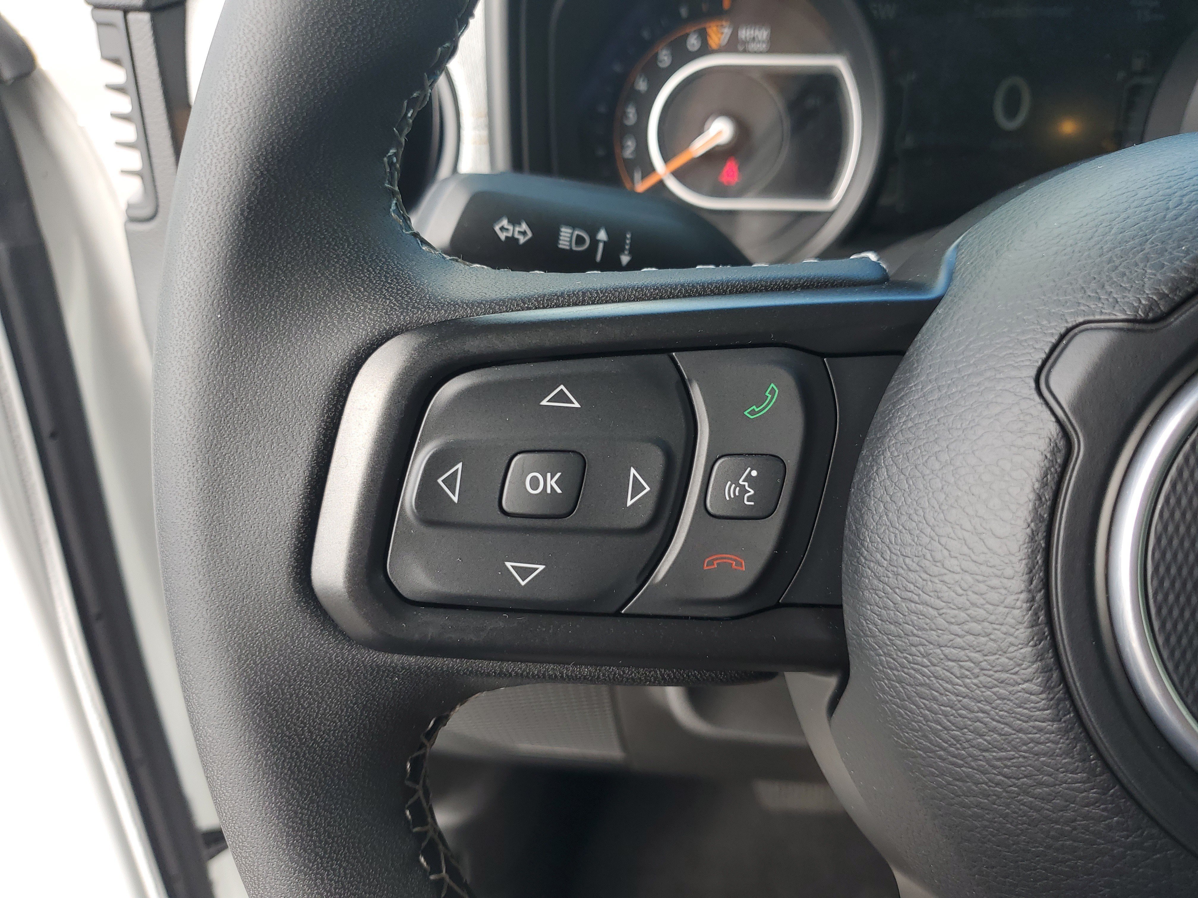 Used 2025 Jeep Gladiator Sport AWD/4WD image 16
