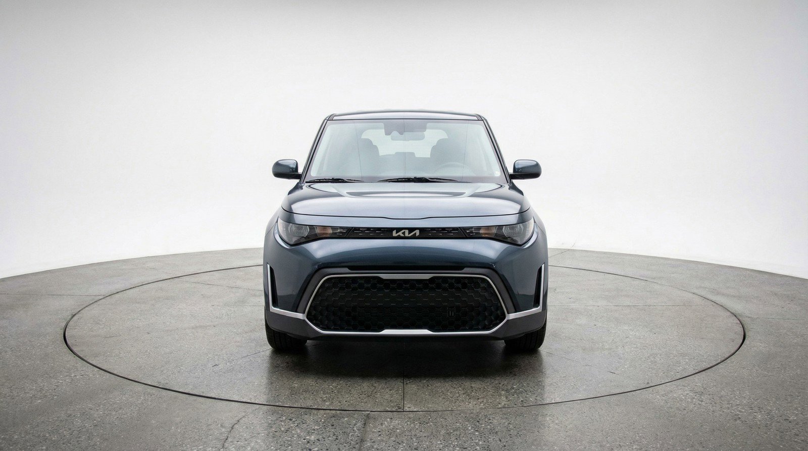 Used 2025 Kia Soul LX w/ LX Technology Package FWD image 2