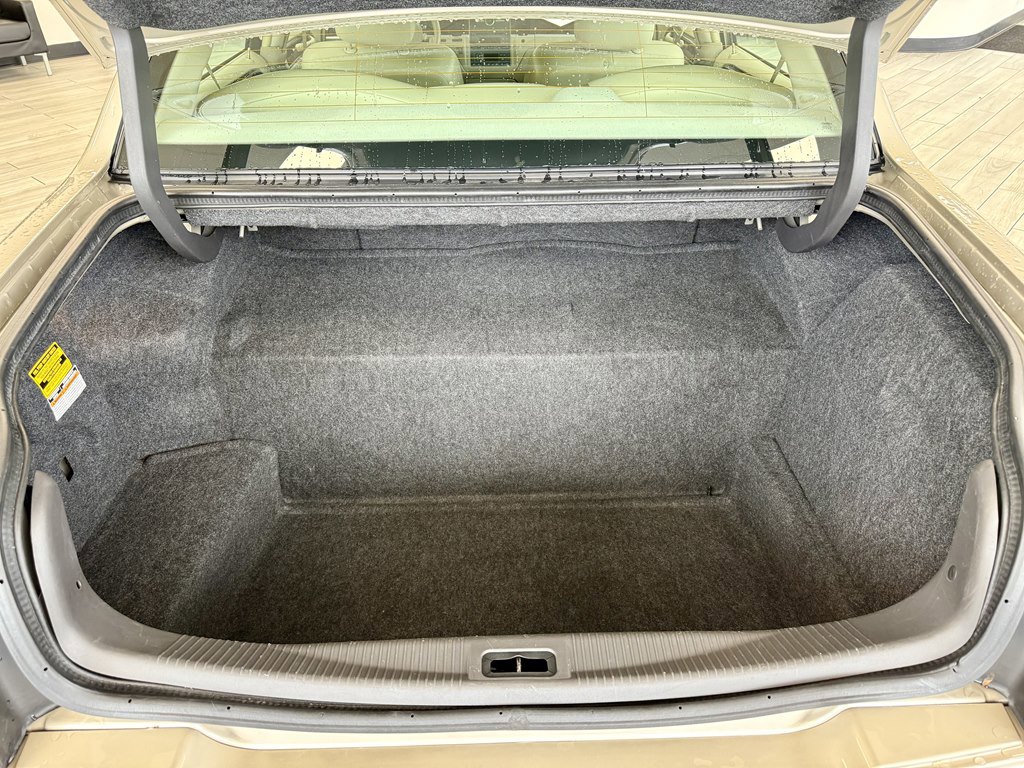 Used 2006 Lincoln Town Car Signature RWD image 9