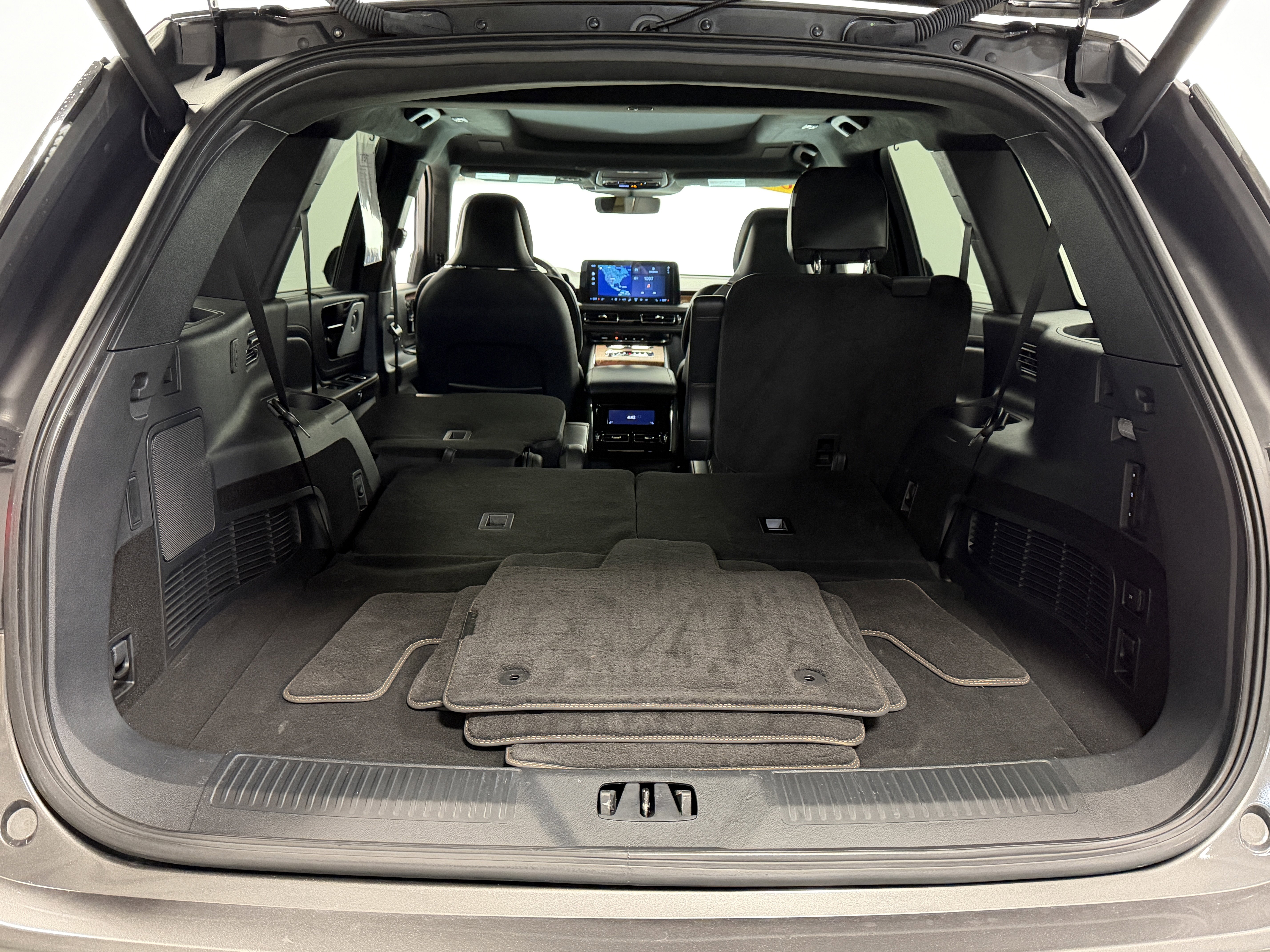 Used 2025 Lincoln Aviator Black Label w/ Black Label Special Edition image 29