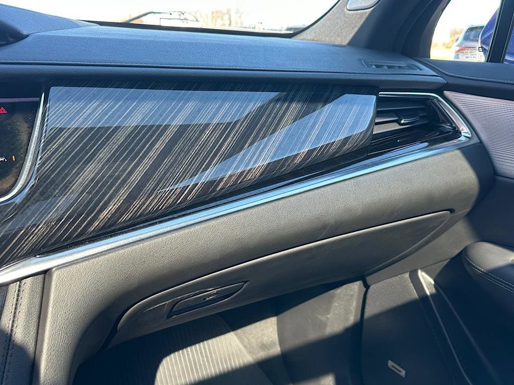 Used 2025 Cadillac XT6 Premium Luxury image 27