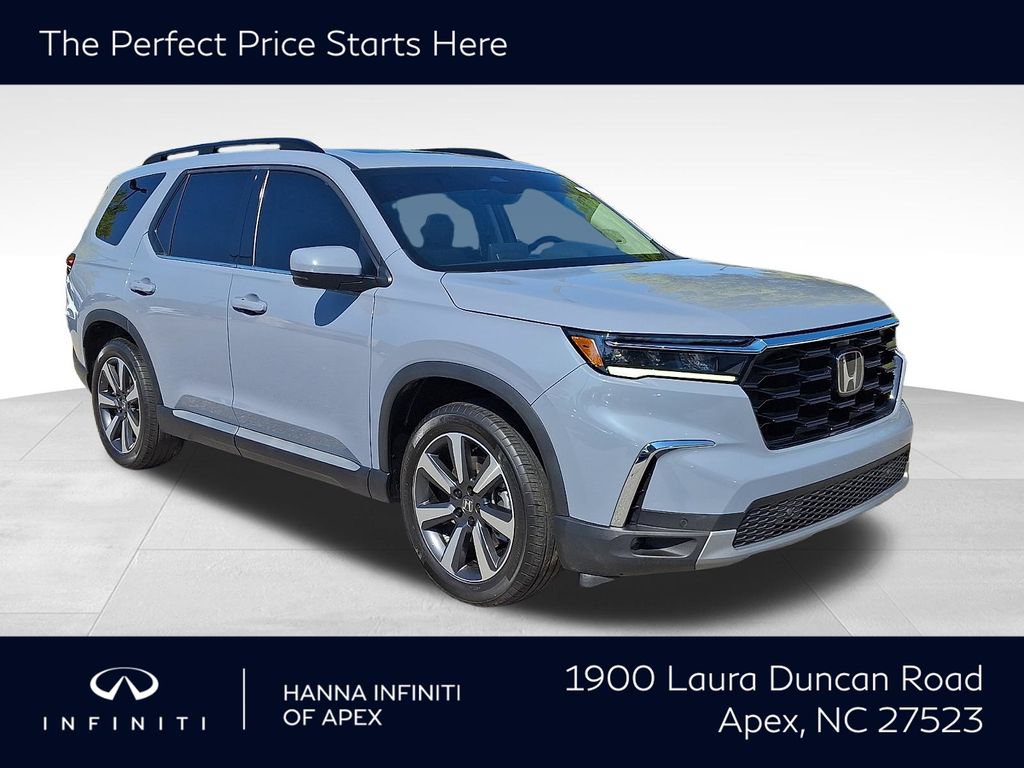 Used 2025 Honda Pilot Touring image 1